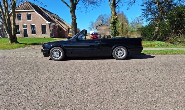Oto's Voor BMW 325i Cabrio E30 M Tech II 114000 Km Lakzwart Met Zwart Leder 0
