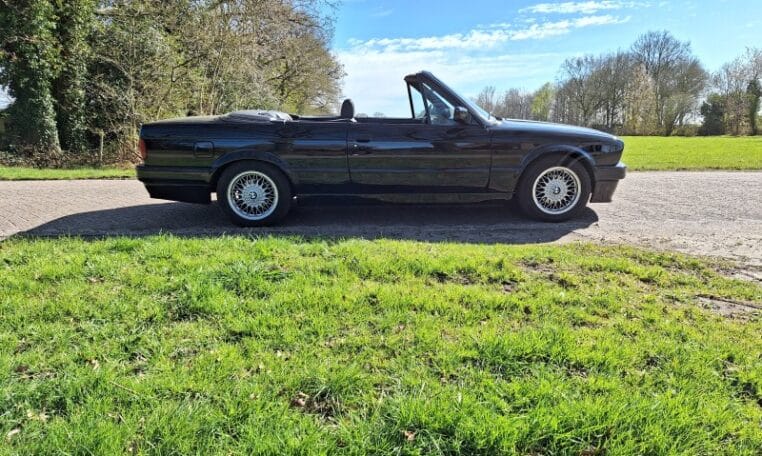 Oto's Voor BMW 325i Cabrio E30 M Tech II 114000 Km Lakzwart Met Zwart Leder 0