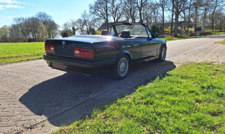 Oto's Voor BMW 325i Cabrio E30 M Tech II 114000 Km Lakzwart Met Zwart Leder 0