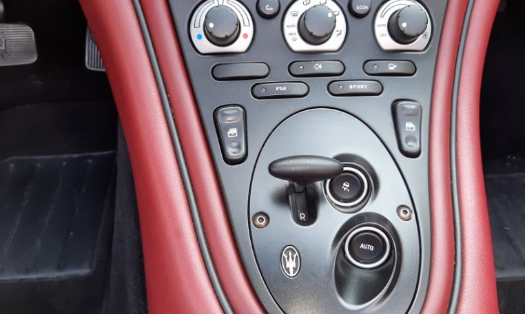 Maserati 4200 Spyder V8 Grijs Met Rood Leder 48000 Km 30000 Mijl