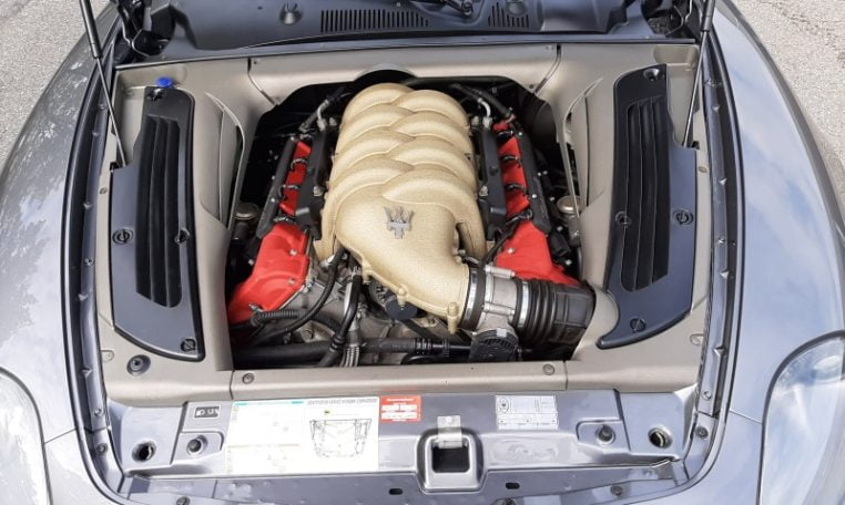Maserati 4200 Spyder V8 Grijs Met Rood Leder 48000 Km 30000 Mijl