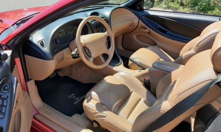 Ford Mustang GT 5.0 HO Cabrio Bordeauxrood 96000 Mijl