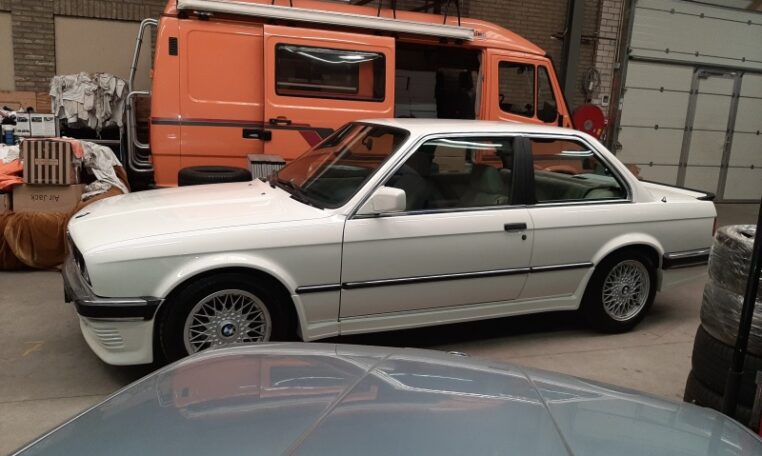 BMW 325i Coupé E30 Wit 111000 Km Spoilerpakket
