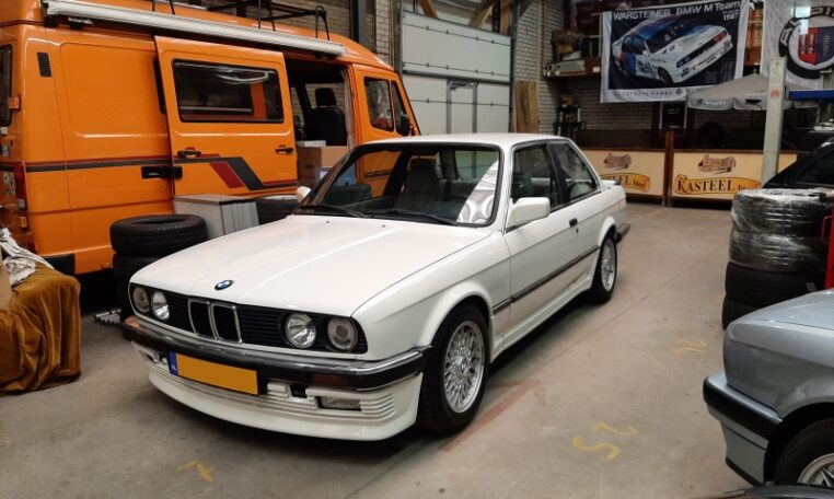 BMW 325i Coupé E30 Wit 111000 Km Spoilerpakket