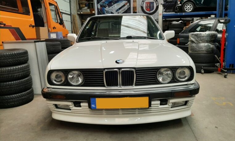BMW 325i Coupé E30 Wit 111000 Km Spoilerpakket
