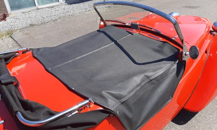 Burton Rood Met Zwart Interieur 12908 Km