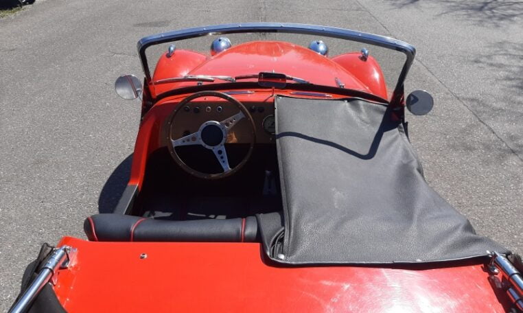 Burton Rood Met Zwart Interieur 12908 Km