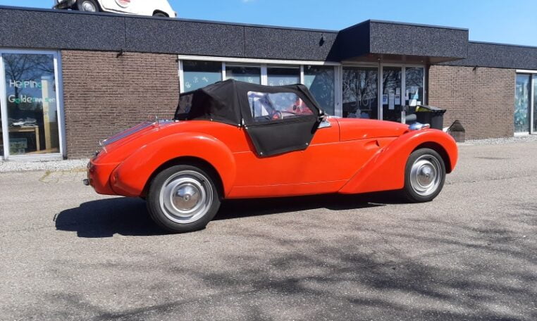 Burton Rood Met Zwart Interieur 12908 Km