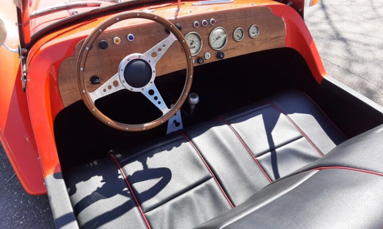 Burton Rood Met Zwart Interieur 12908 Km