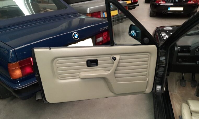 BMW 325i Cabrio E30 Diamantzwart Beige Leder 151000 Km