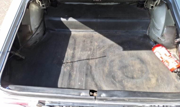 Alfa Romeo Spider 1600 Coda Tronca Zilver Met Rood Leder 0