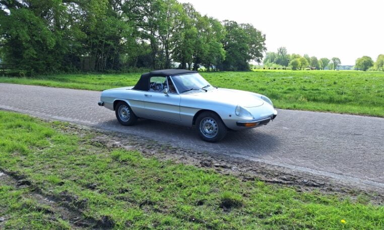 Alfa Romeo Spider 1600 Coda Tronca Zilver Met Rood Leder 0