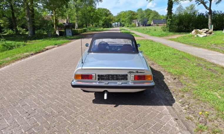 Alfa Romeo Spider 1600 Coda Tronca Zilver Met Rood Leder 0