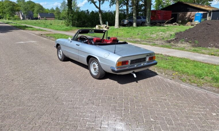 Alfa Romeo Spider 1600 Coda Tronca Zilver Met Rood Leder 0