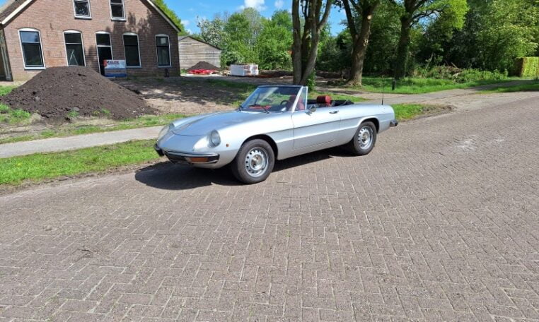 Alfa Romeo Spider 1600 Coda Tronca Zilver Met Rood Leder 0