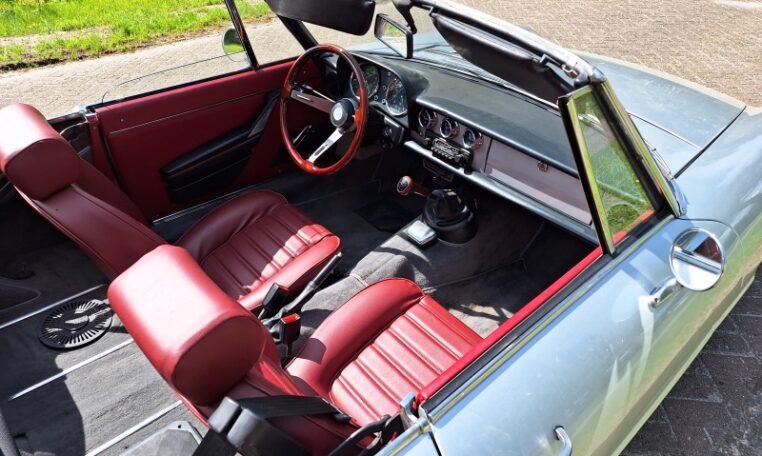 Alfa Romeo Spider 1600 Coda Tronca Zilver Met Rood Leder 0
