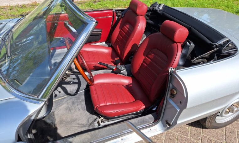 Alfa Romeo Spider 1600 Coda Tronca Zilver Met Rood Leder 0